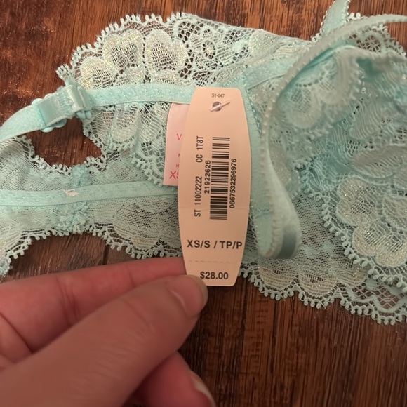 NWT- Victoria’s Secret Garter- XS/S - Picture 10 of 11